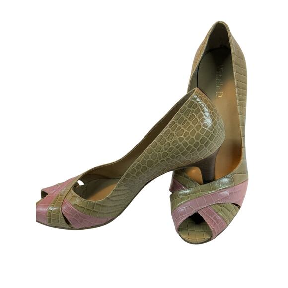 Michelle D Navy Heel Size 8 M - Picture 1 of 5